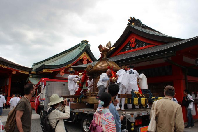 お神輿飾り取り外し