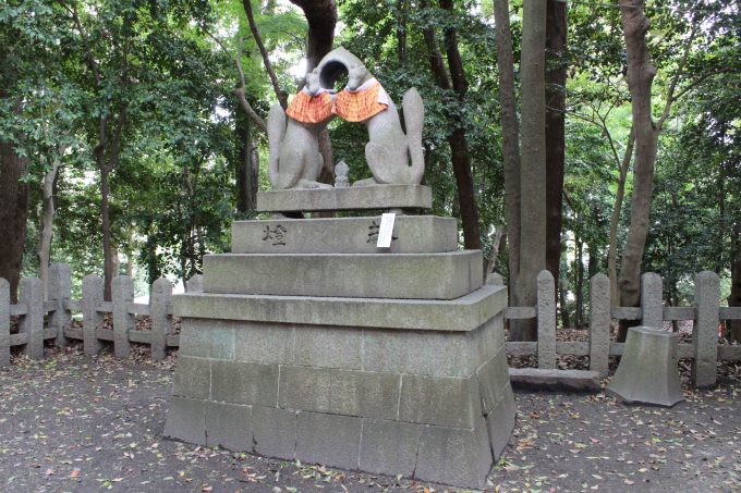 願掛けの狐像