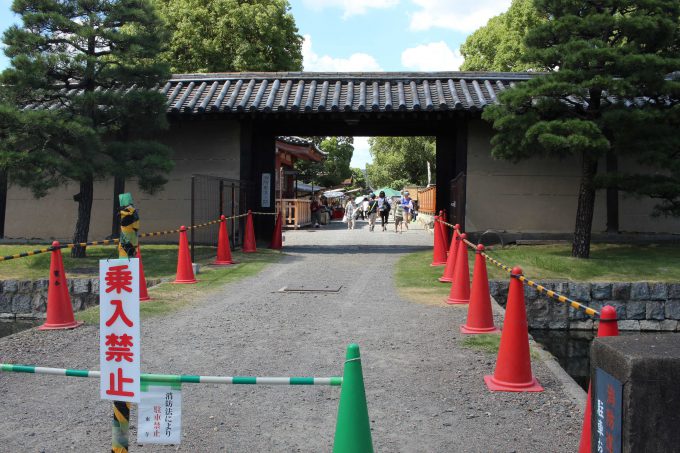 東寺穴門