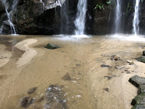 金引の滝の全景