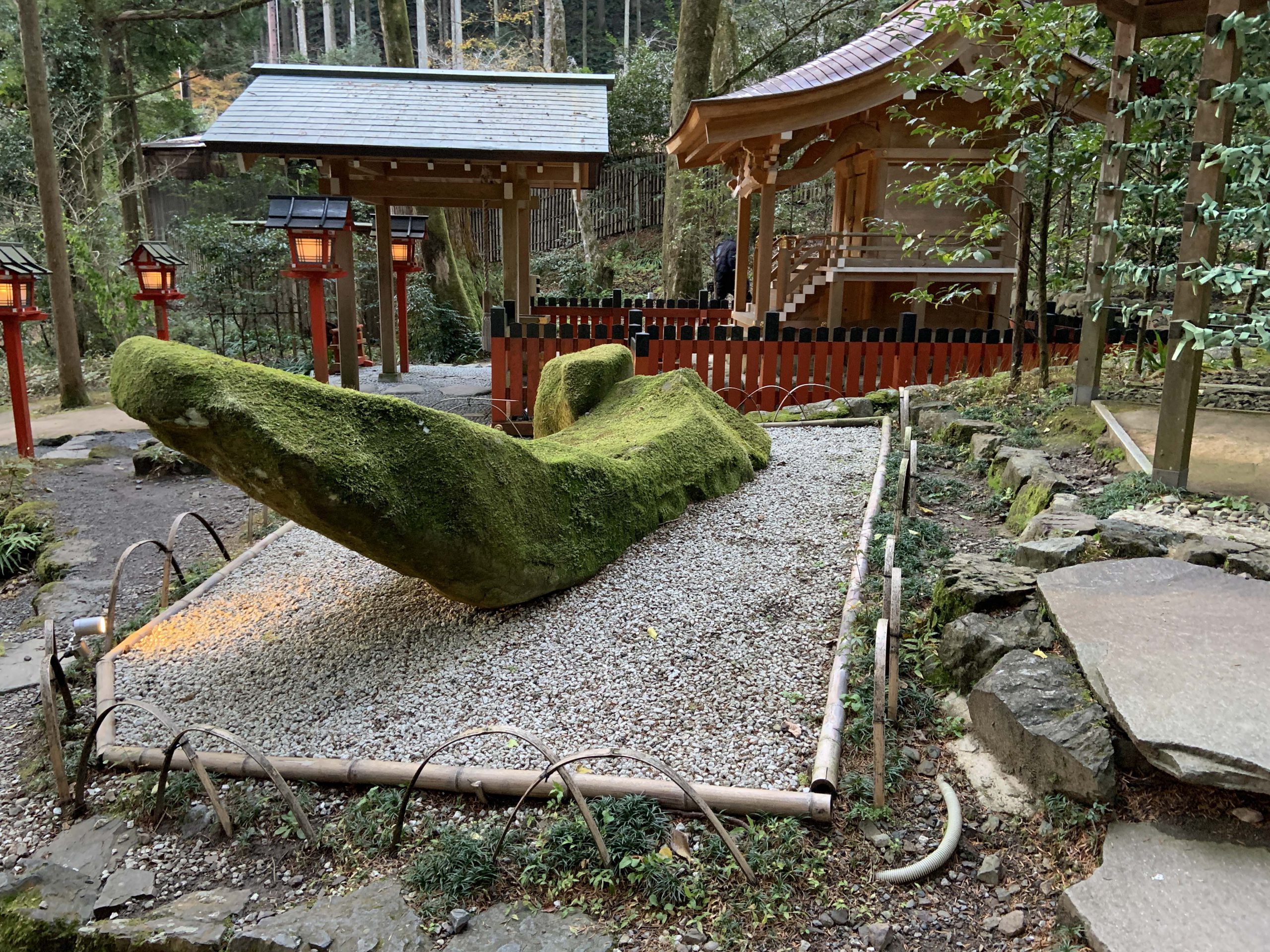 貴船神社 中宮 船形石
