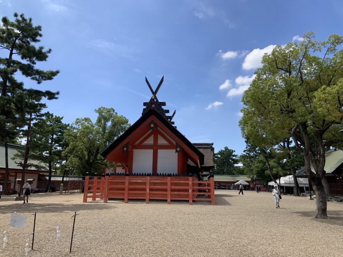 御朱印帳にも使われる屋根の意匠（第二本宮）