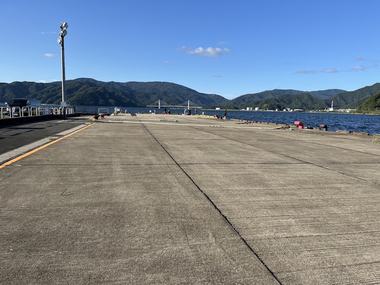 フェリー乗り場から釣り場を遠望