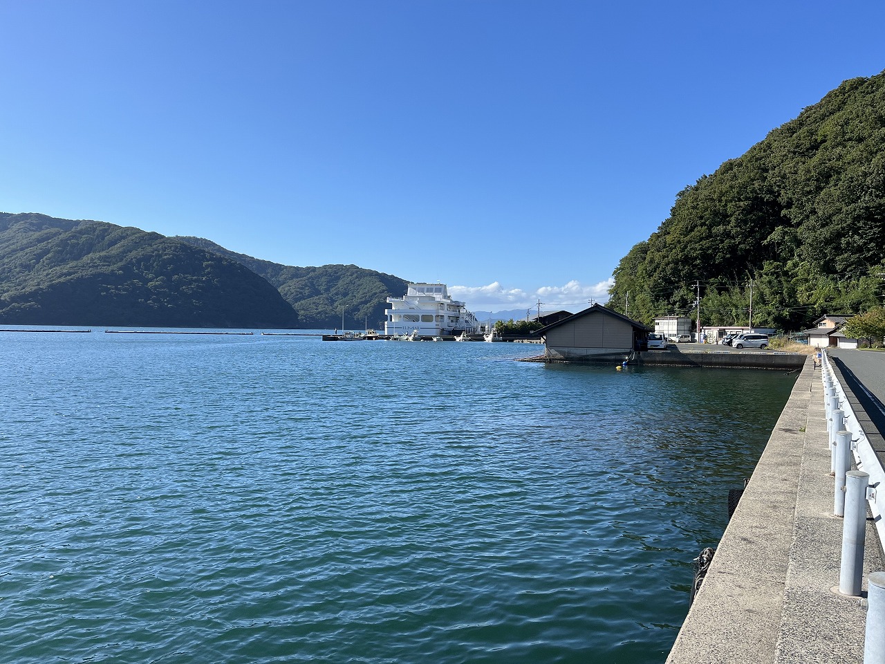 釣り場の様子（足場が安定して釣りやすい）