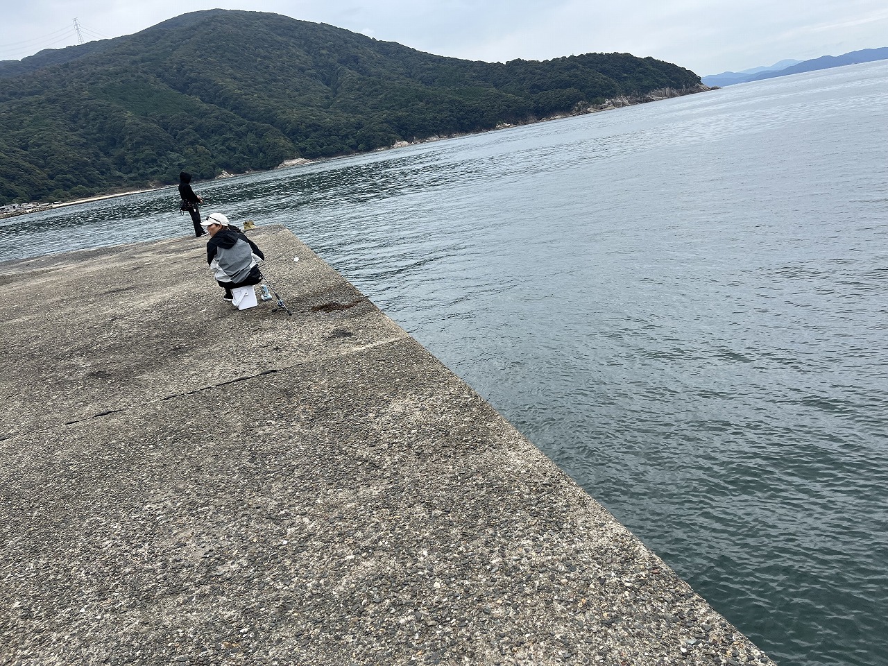 周囲との間隔。のちに7人が割り込み