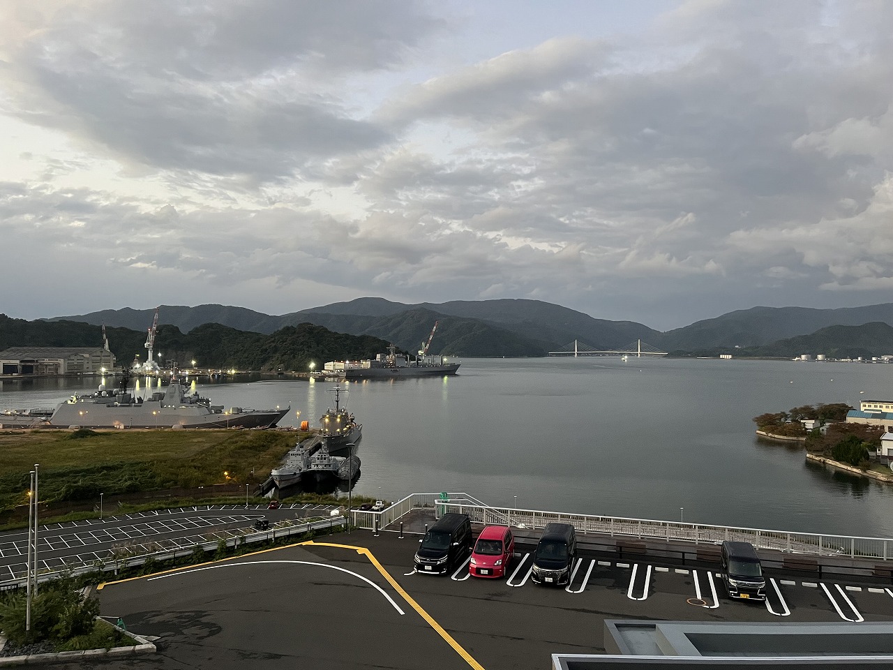 atickの前から眺める舞鶴湾