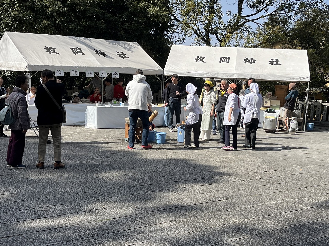 枚岡神社の餅つき